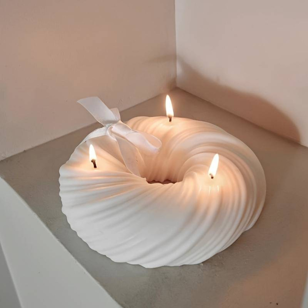 Annulus Doughnut Candle